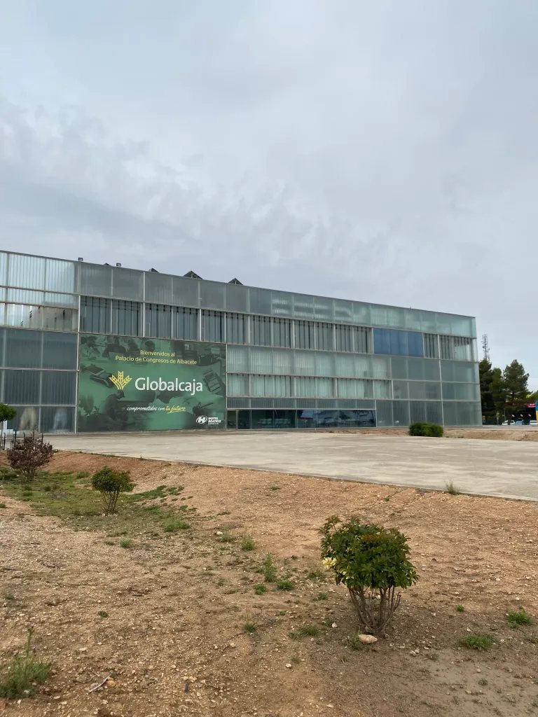 Palacio de Congresos de Albacete — gebouw van buiten